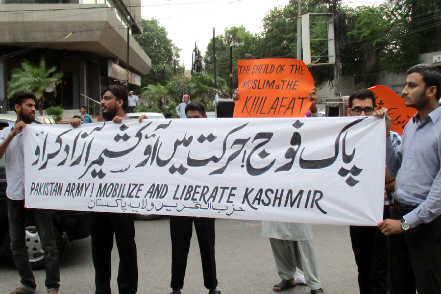 pk16046pn Kashmir Protests